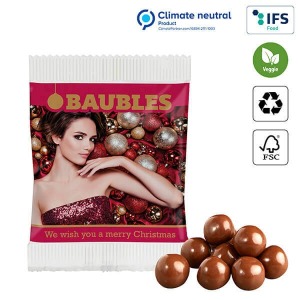 Bolas de chocolate crujientes en bolsas de papel