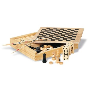 4 juegos en una caja de madera