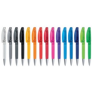 La punta metálica transparente del puente