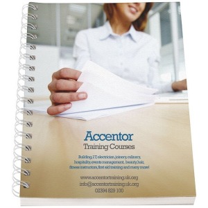 Desk-Mate® A5 cuaderno de espiral con cubierta de PP