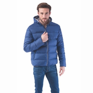 Chaqueta de hombre con capucha