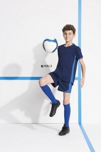 Contrastando los pantalones cortos de los niños - olimpico kids