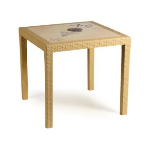 Mesa rectangular con elementos de efecto ratán