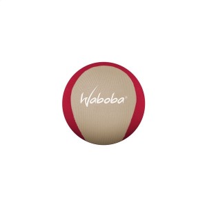 Pelota que rebota en el agua