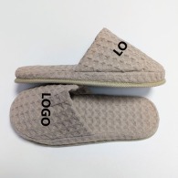 Zapatillas de lujo de panal con logo bordado