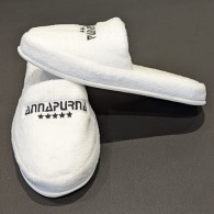 Zapatillas de lujo de terciopelo y rizo con logo bordado
