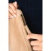 Pochette écoresponsable en velours côtelé, pochette poignet ou bras publicidad