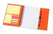 El cuaderno de notas de Magny, dedo índice y memorándum adhesivo reposicionable publicidad
