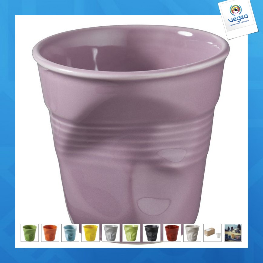 Color de la taza de capuchino arrugado