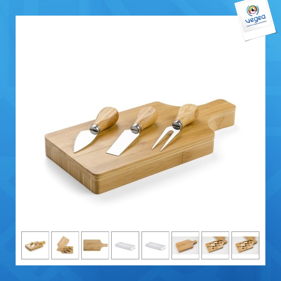 Tabla de quesos brie con cuchillos